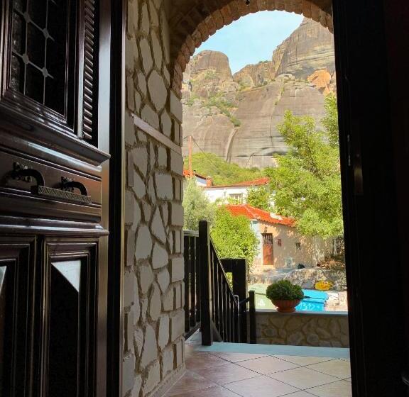 家庭间, Elena Guesthouse