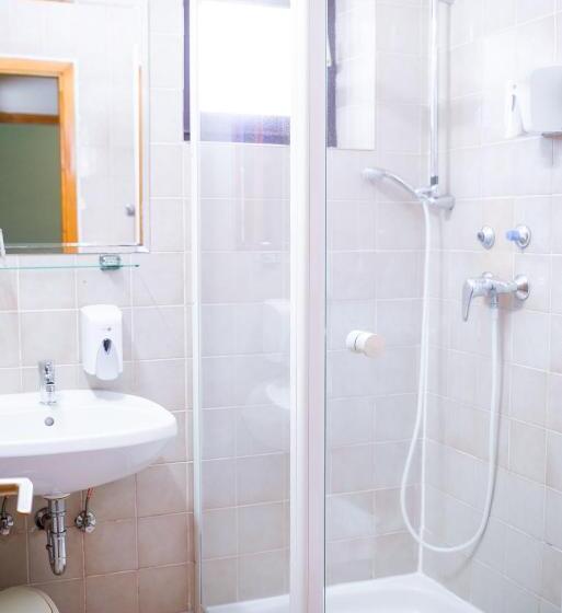 스탠다드 트리플 룸, Wellness Hotel Szindbád