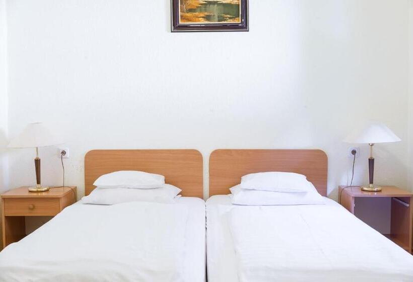 스탠다드 트리플 룸, Wellness Hotel Szindbád