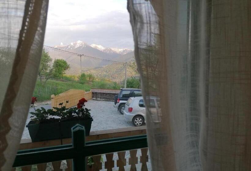 اتاق استاندارد با تخت بزرگ, Pensiunea Căsuța Din Deal