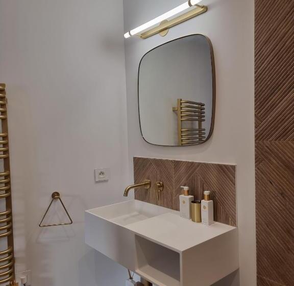 غرفة ديلوكس, La Parenthese Du Las