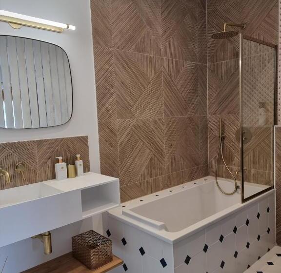 غرفة ديلوكس, La Parenthese Du Las