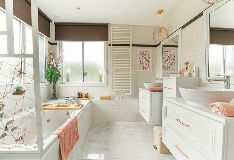 غرفة قياسية مطلّة علي الحديقة, La Parenthese Du Las