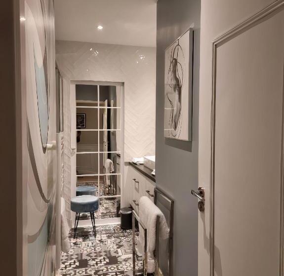 غرفة قياسية مطلّة علي الحديقة, La Parenthese Du Las