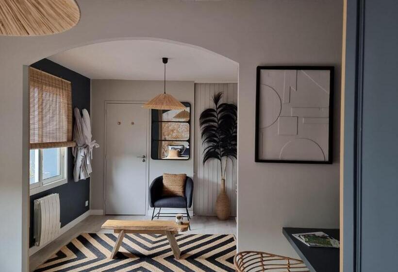 غرفة قياسية مطلّة علي الحديقة, La Parenthese Du Las