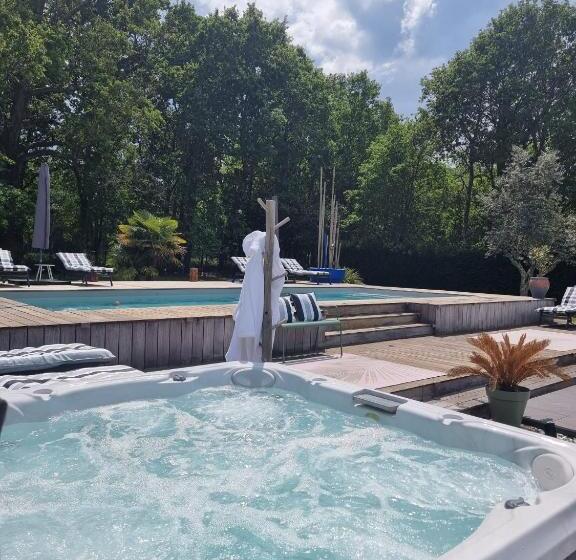 غرفة ديلوكس, La Parenthese Du Las