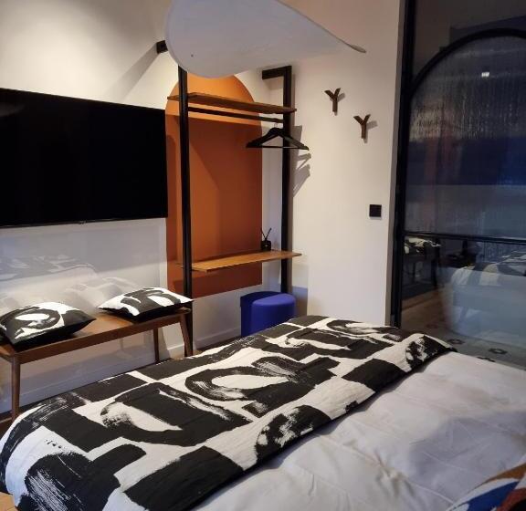 غرفة ديلوكس, La Parenthese Du Las