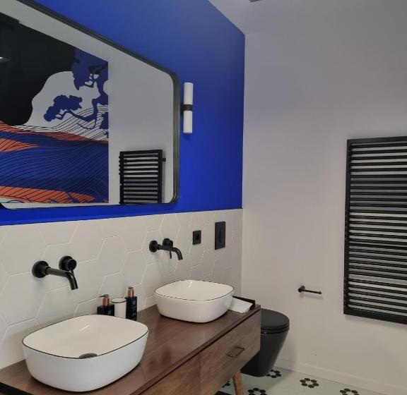 غرفة ديلوكس, La Parenthese Du Las