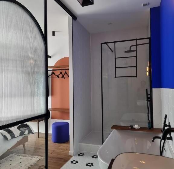 غرفة ديلوكس, La Parenthese Du Las