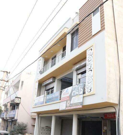 豪华房间, Center Point Kuchaman City