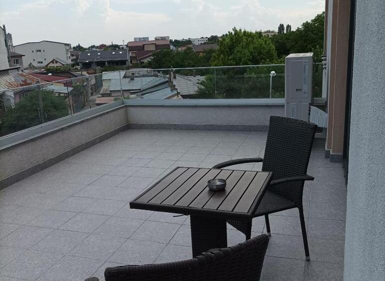 اتاق لوکس با بالکن, Excellence