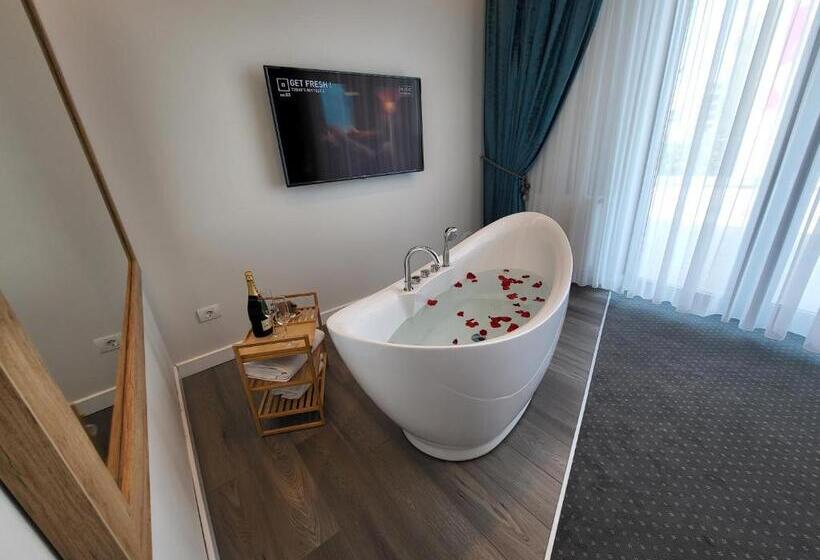 اتاق لوکس با بالکن, Excellence