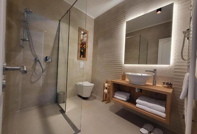 اتاق لوکس با بالکن, Excellence