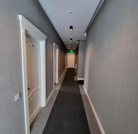 اتاق لوکس, Excellence