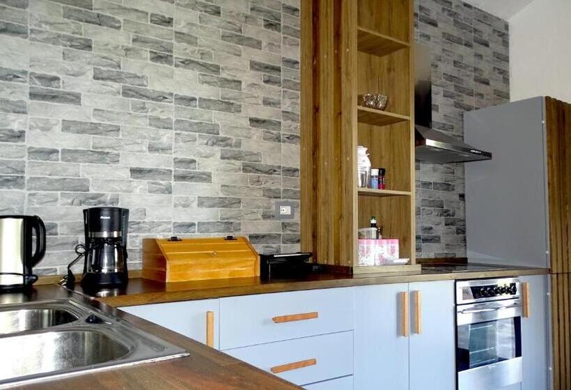 스위트 킹사이즈 침대, Limni Resort