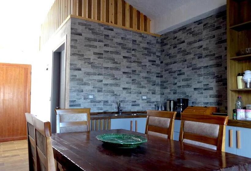 스위트 킹사이즈 침대, Limni Resort