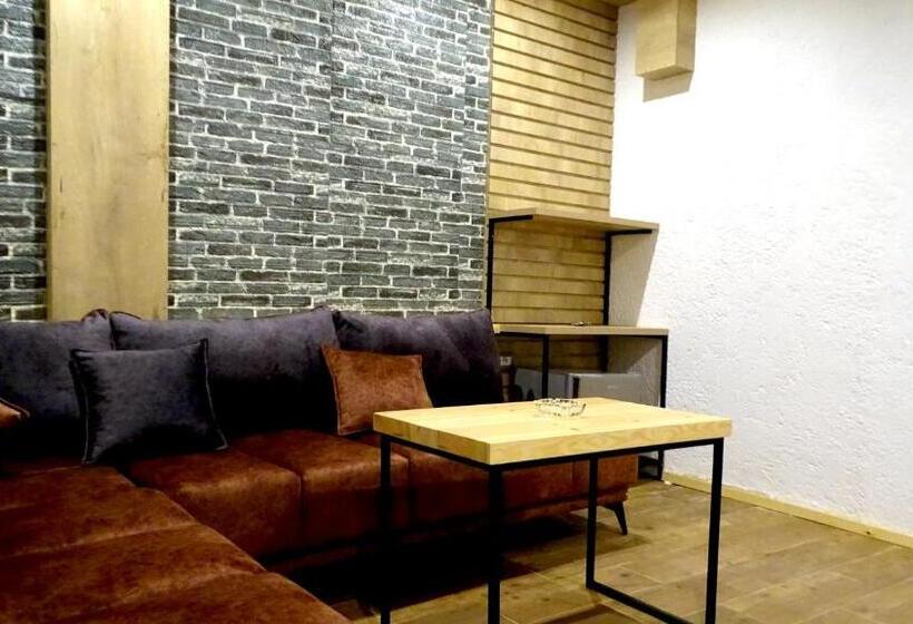 سوییت جونیور لوکس, Limni Resort