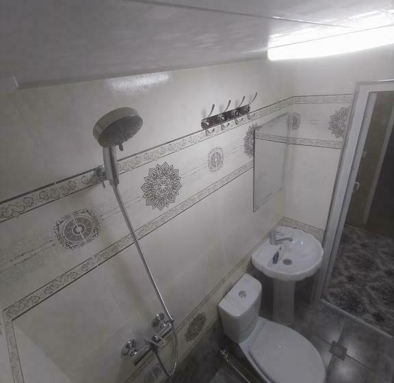 Quarto Estandar, Reyhana Unique House