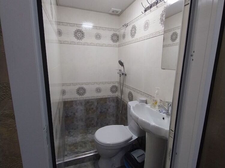 Quarto Estandar, Reyhana Unique House