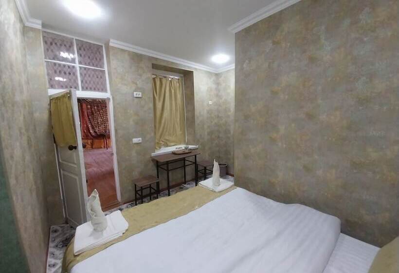 Quarto Estandar, Reyhana Unique House