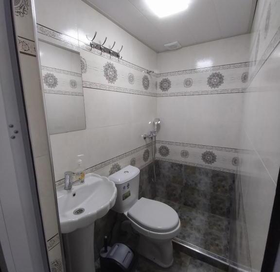 Quarto Estandar, Reyhana Unique House