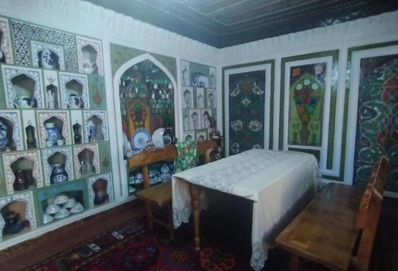 Quarto Superior, Reyhana Unique House