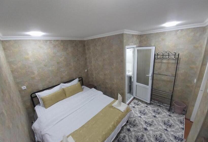 Quarto Superior, Reyhana Unique House