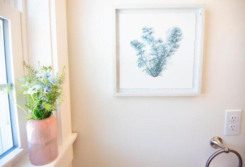 Четырехместный Номер Стандарт, Prince Of Whales