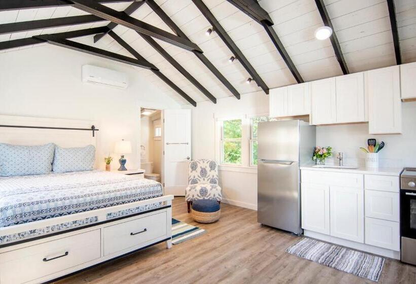 סטודיו דלוקס, Prince Of Whales