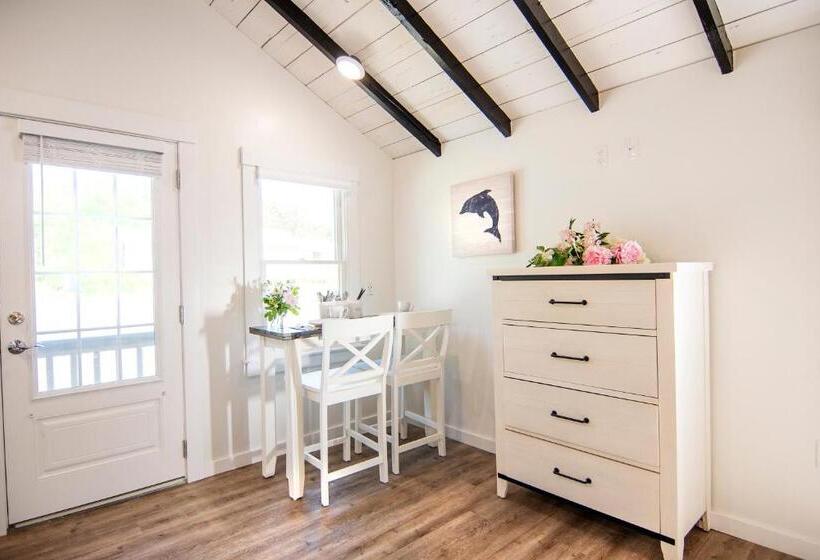 Студия Deluxe, Prince Of Whales