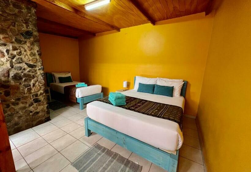 غرفة قياسية ثلاثية, Hostal Qachi Chentura