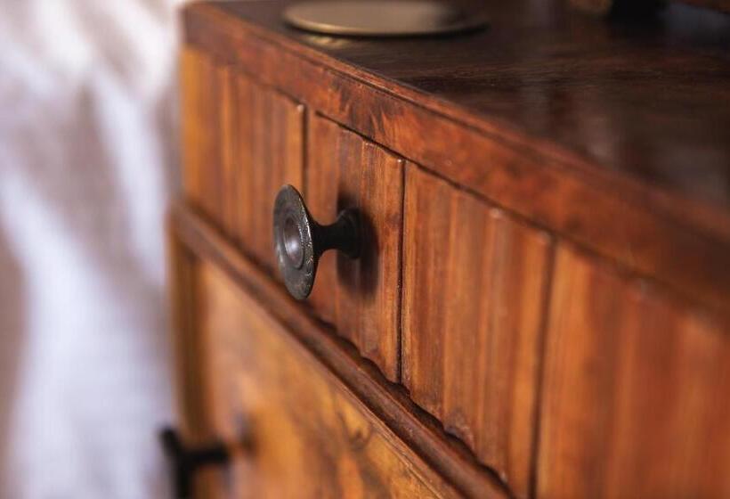 套房, Rhubarb At Drapers Hall