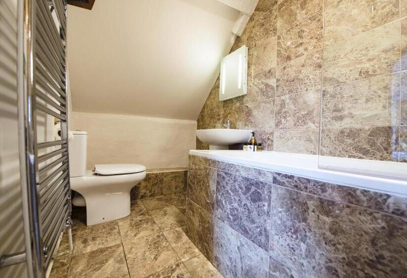 スイート, Rhubarb At Drapers Hall