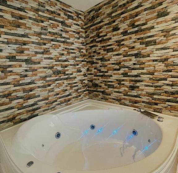 ハイドロマッサージバス付きスイート, Pacific Palace