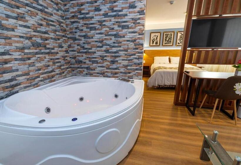 ハイドロマッサージバス付きスイート, Pacific Palace