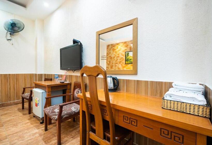 اتاق سوپریور, Queen Hotel Saigon Airport