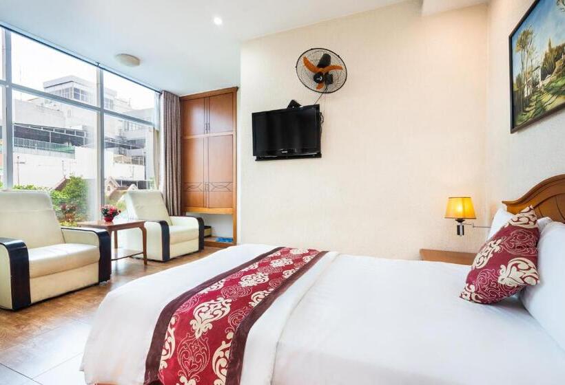 اتاق لوکس خانوادگی, Queen Hotel Saigon Airport