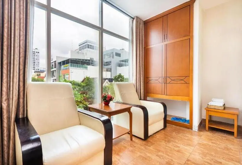 اتاق لوکس خانوادگی, Queen Hotel Saigon Airport
