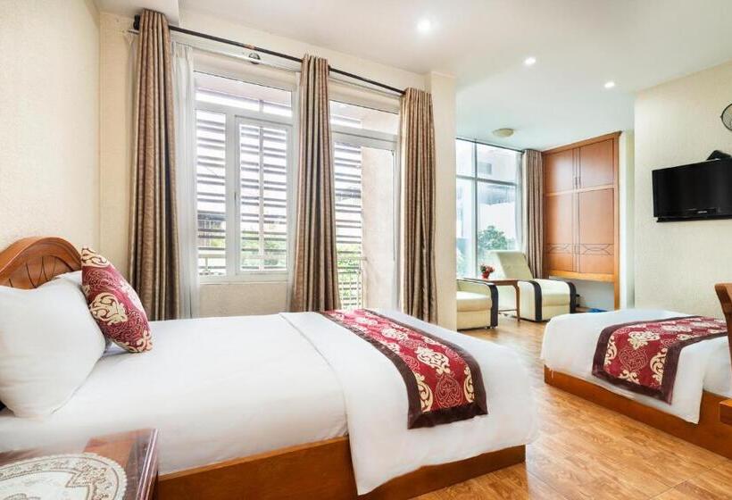 اتاق لوکس خانوادگی, Queen Hotel Saigon Airport