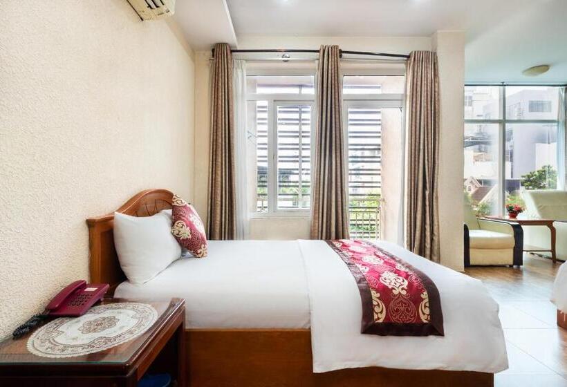 اتاق لوکس خانوادگی, Queen Hotel Saigon Airport