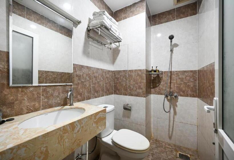 اتاق لوکس, Queen Hotel Saigon Airport