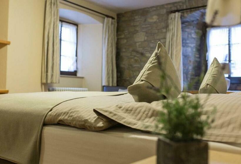 Номер Стандарт, Schmiede