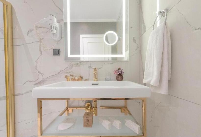 اتاق لوکس با چشم‌انداز دریا, Loop Hotel Bosphorus İstanbul