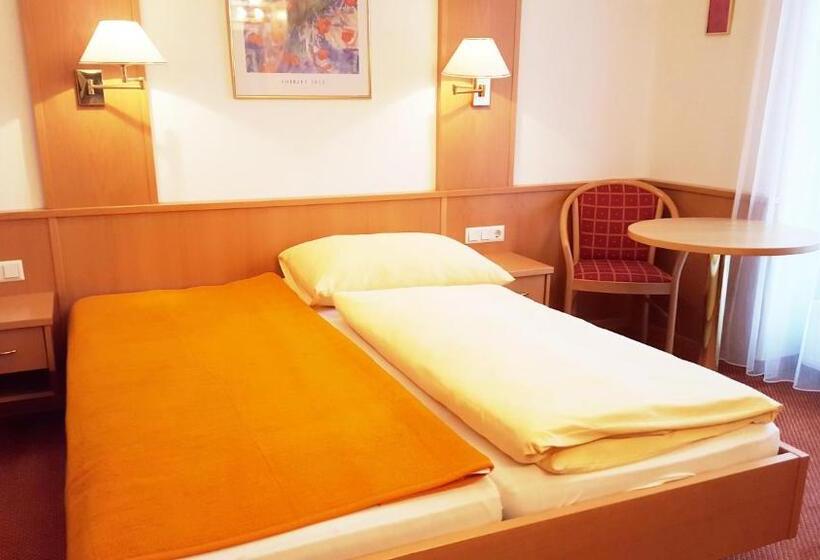 Номер Стандарт, Gasthof Hotel Zur Goldenen Krone