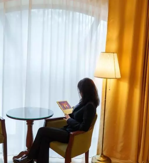 キングサイズベッドのデラックスルーム, Grand Hotel Sofianu