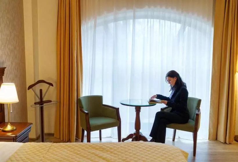 キングサイズベッドのデラックスルーム, Grand Hotel Sofianu