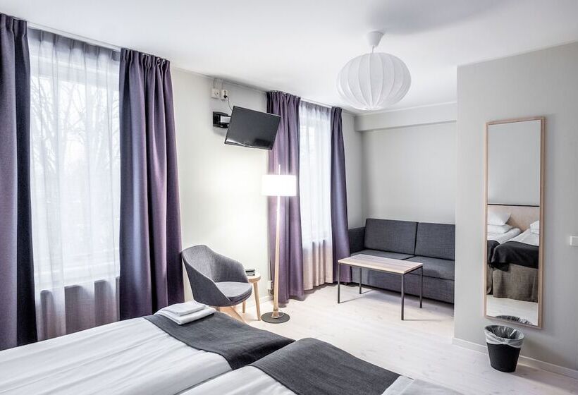 חדר סטנדרט, Akerlund