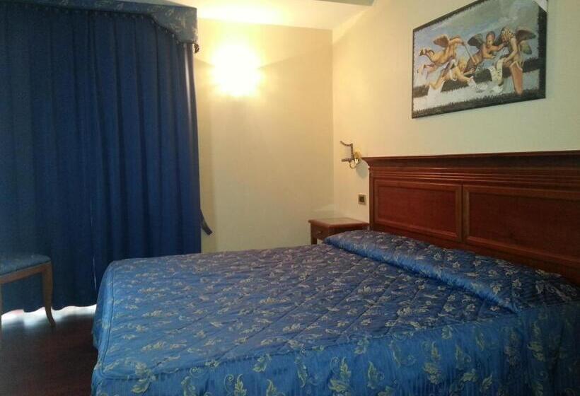 غرفة قياسية رباعية, Albergo Costantini