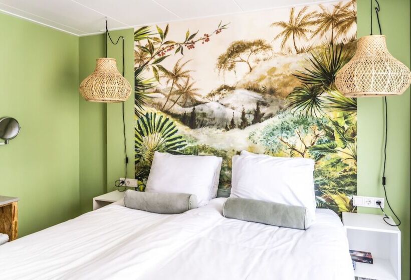 디럭스 룸, Boutique Hotel Charley S