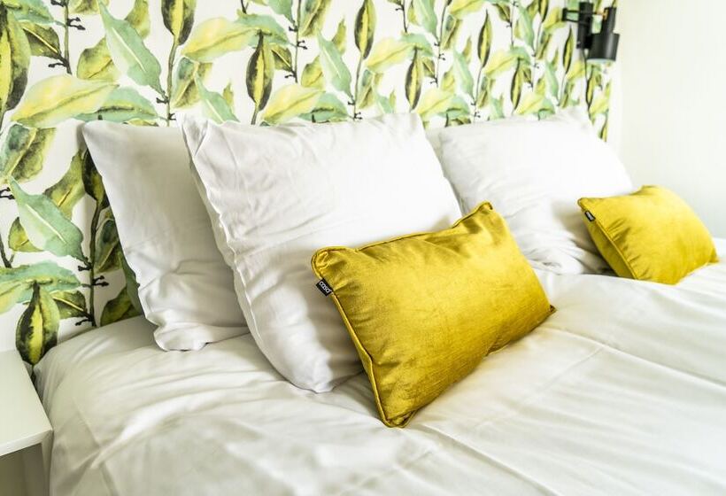 디럭스 룸, Boutique Hotel Charley S